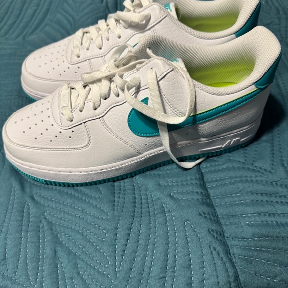 Nike shoes - Picture 3 of 6